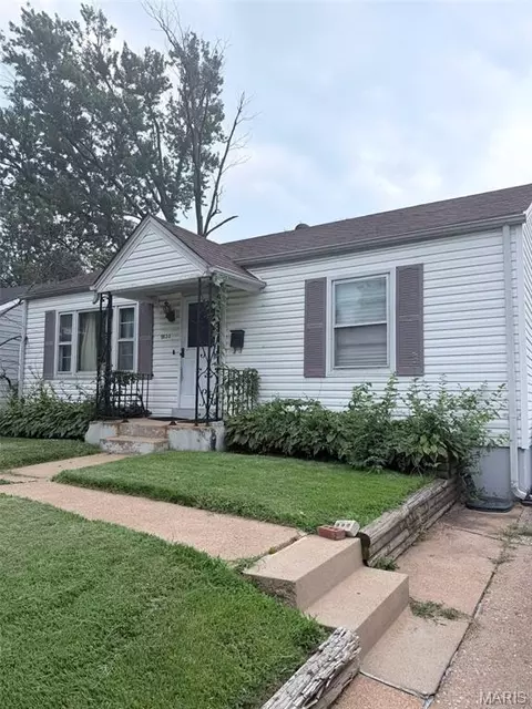 9820 Meadow View Dr, Overland, MO 63114