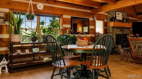 Dining - 134 Mcintire Rd, Caulfield, MO 65626 photo 2 of 3