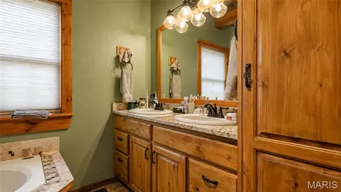 Bath - 134 Mcintire Rd, Caulfield, MO 65626 photo 2 of 3