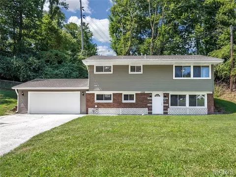 1396 N Keebler Ave, Collinsville, IL 62234