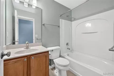 Bath - 427 Parkview Place Dr, Ellisville, MO 63021 photo 4 of 4