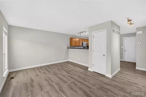 Living - 427 Parkview Place Dr, Ellisville, MO 63021 photo 4 of 4