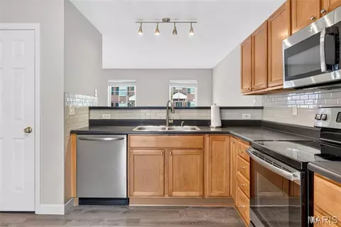 Kitchen - 427 Parkview Place Dr, Ellisville, MO 63021 photo 4 of 4