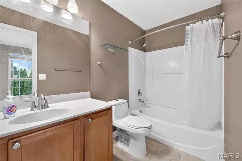Bath - 427 Parkview Place Dr, Ellisville, MO 63021 photo 2 of 4