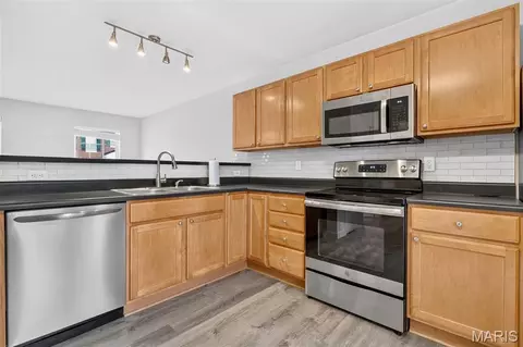 Kitchen - 427 Parkview Place Dr, Ellisville, MO 63021 photo 3 of 4