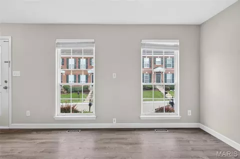 Living - 427 Parkview Place Dr, Ellisville, MO 63021 photo 2 of 4