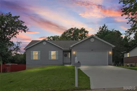 407 Warren Ave, Warrenton, MO 63383