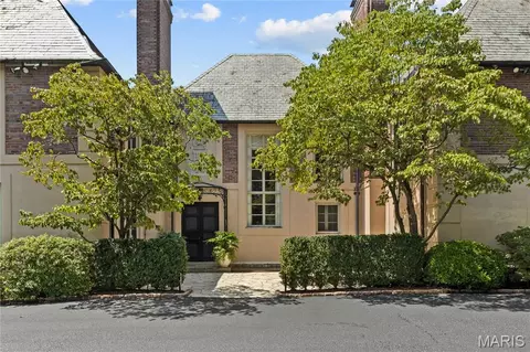 12 Carrswold Dr, Clayton, MO 63105