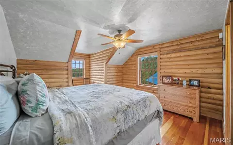 Bedroom - 10000 Skylark Ln, Versailles, MO 65084 photo 6 of 8