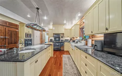 Kitchen - 10000 Skylark Ln, Versailles, MO 65084 photo 1 of 3