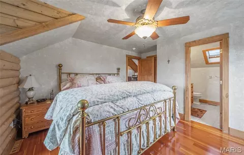 Bedroom - 10000 Skylark Ln, Versailles, MO 65084 photo 5 of 8