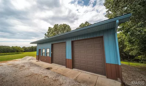 Exterior - 10000 Skylark Ln, Versailles, MO 65084 photo 16 of 20