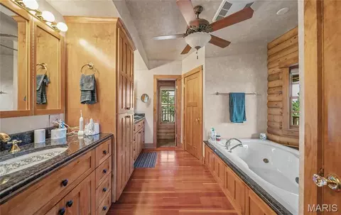 Bath - 10000 Skylark Ln, Versailles, MO 65084 photo 1 of 8