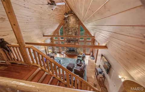 Entry Way - 10000 Skylark Ln, Versailles, MO 65084 photo 2 of 3