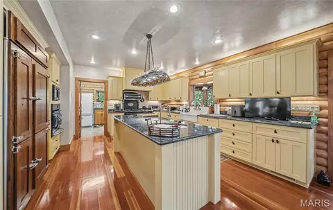 Kitchen - 10000 Skylark Ln, Versailles, MO 65084 photo 3 of 3
