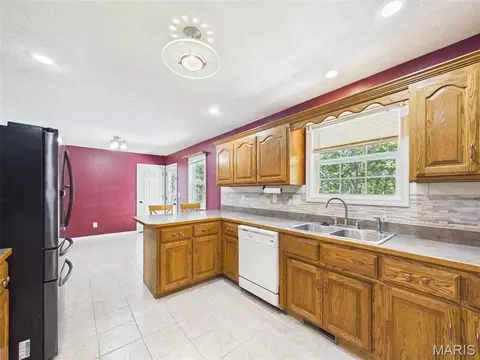 Kitchen - 15455 Top Dr, Saint Robert, MO 65584 photo 3 of 3