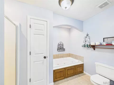 Bath - 15455 Top Dr, Saint Robert, MO 65584 photo 2 of 4