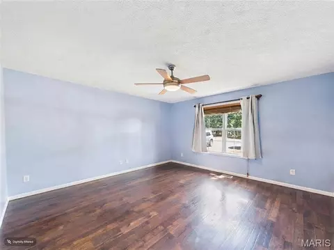 Living - 15455 Top Dr, Saint Robert, MO 65584 photo 5 of 6
