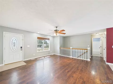 Living - 15455 Top Dr, Saint Robert, MO 65584 photo 2 of 6