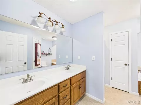 Bath - 15455 Top Dr, Saint Robert, MO 65584 photo 1 of 4