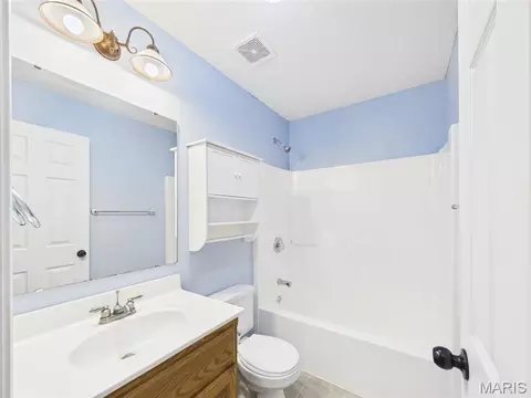 Bath - 15455 Top Dr, Saint Robert, MO 65584 photo 3 of 4
