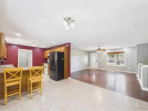Living - 15455 Top Dr, Saint Robert, MO 65584 photo 3 of 6