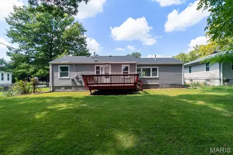 Exterior - 10212 Surf Dr, Saint Louis, MO 63137 photo 3 of 4
