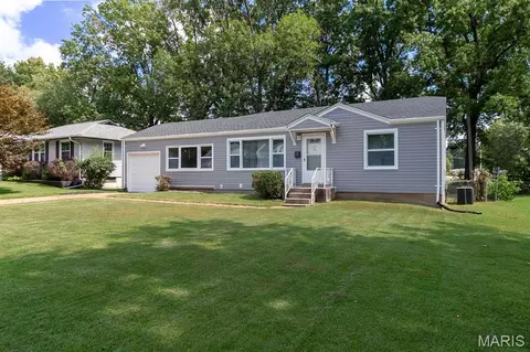 10212 Surf Dr, Saint Louis, MO 63137