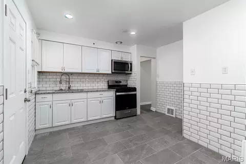 Kitchen - 10212 Surf Dr, Saint Louis, MO 63137 photo 2 of 2