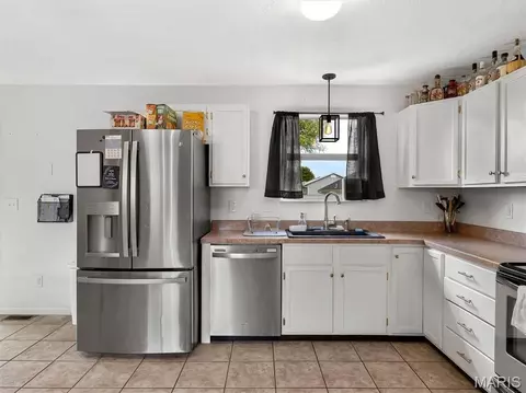 Kitchen - 610 Falcon Dr, Sullivan, MO 63080 photo 3 of 4