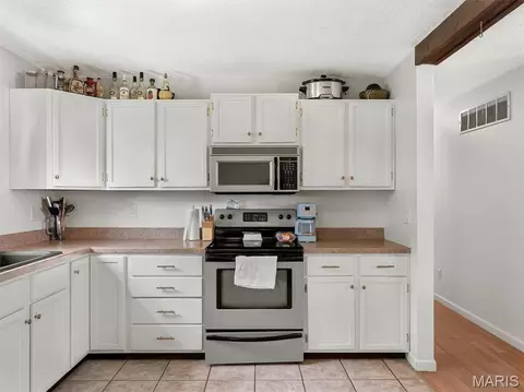 Kitchen - 610 Falcon Dr, Sullivan, MO 63080 photo 4 of 4