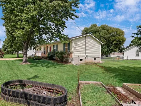 Exterior - 610 Falcon Dr, Sullivan, MO 63080 photo 7 of 8