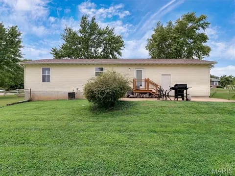 Exterior - 610 Falcon Dr, Sullivan, MO 63080 photo 3 of 8