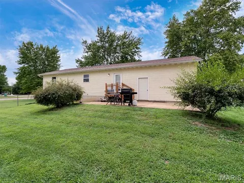 Exterior - 610 Falcon Dr, Sullivan, MO 63080 photo 4 of 8