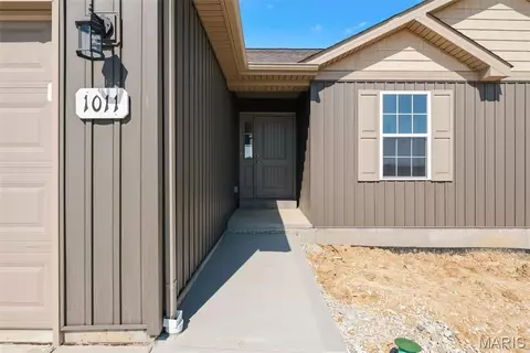 Entry Way - 1011 Samwise St, Wright City, MO 63390 photo 1 of 9
