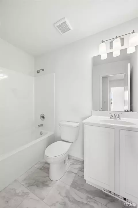Bath - 1011 Samwise St, Wright City, MO 63390 photo 3 of 3