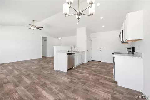Entry Way - 1011 Samwise St, Wright City, MO 63390 photo 6 of 9