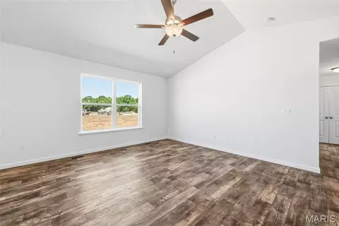 Living - 1011 Samwise St, Wright City, MO 63390 photo 2 of 3