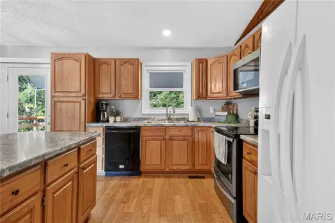 Kitchen - 519 Grandview Rd, Saint Clair, MO 63077 photo 3 of 6