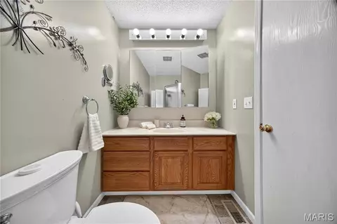 Bath - 519 Grandview Rd, Saint Clair, MO 63077 photo 4 of 5