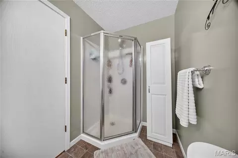 Bath - 519 Grandview Rd, Saint Clair, MO 63077 photo 3 of 5