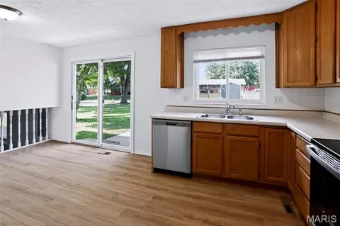 Kitchen - 203 Meadow Dr, Troy, IL 62294 photo 4 of 4