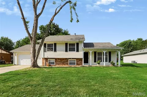 Exterior - 203 Meadow Dr, Troy, IL 62294 photo 2 of 7