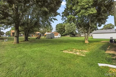 Exterior - 203 Meadow Dr, Troy, IL 62294 photo 7 of 7