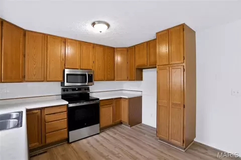 Kitchen - 203 Meadow Dr, Troy, IL 62294 photo 3 of 4