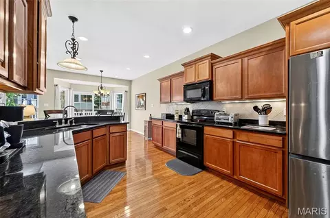 Kitchen - 18 Eagle Bluff Ln, Saint Charles, MO 63303 photo 3 of 4