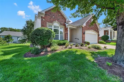 Exterior - 18 Eagle Bluff Ln, Saint Charles, MO 63303 photo 2 of 8