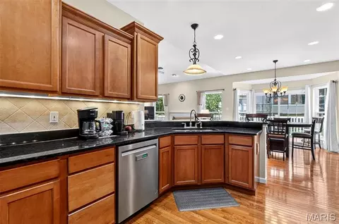 Kitchen - 18 Eagle Bluff Ln, Saint Charles, MO 63303 photo 4 of 4