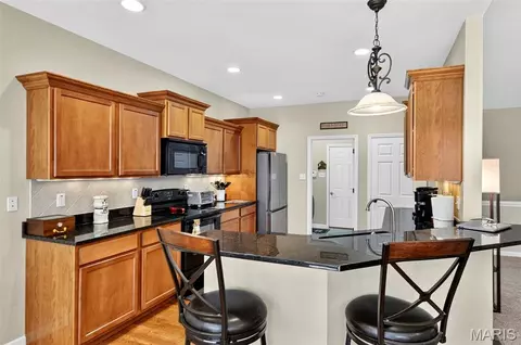 Kitchen - 18 Eagle Bluff Ln, Saint Charles, MO 63303 photo 2 of 4