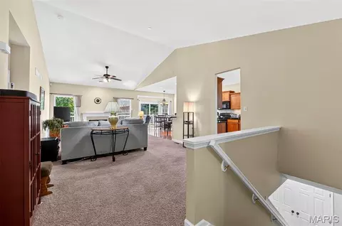 Entry Way - 18 Eagle Bluff Ln, Saint Charles, MO 63303 photo 3 of 4